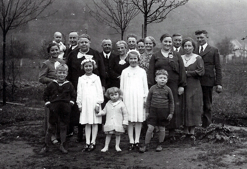 Erste Hl. Kommunion von Elfriede (Lacher), geb. Reuschenbach - 1937